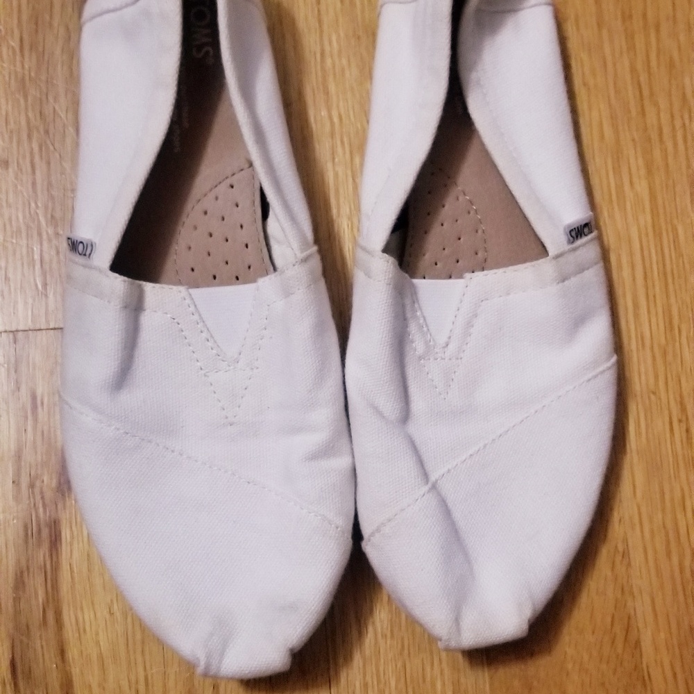 Tom's white 9.5
